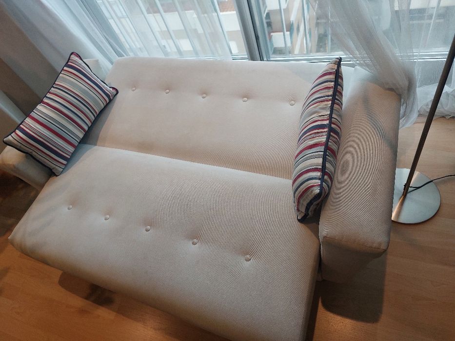 Sofa branco em tecido