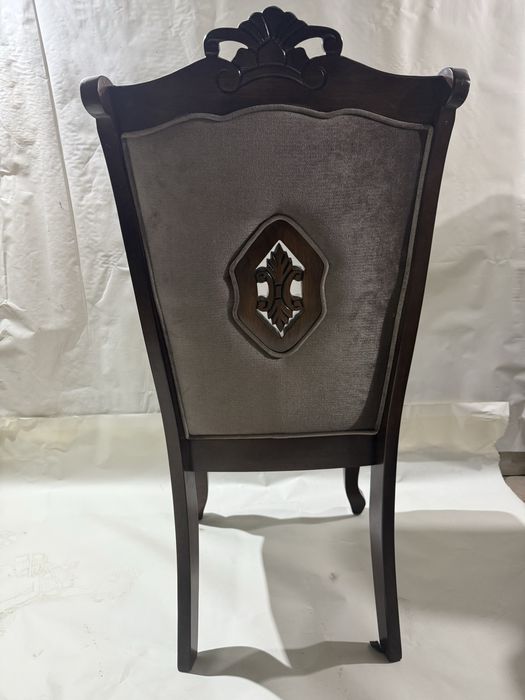 Стілець в наявності 6 шт ідеальний стан