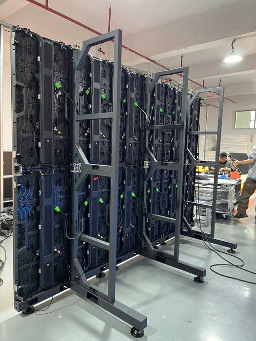 Telebim Ekran LED dioda 3 x 5.5 m 16.5m2 pełne 16:9 P3.91 IP65