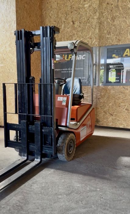 Empilhador elétrico Toyota/BT triplex 1500kg