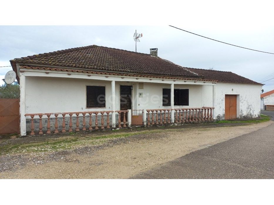 Moradia T3 com Garagem, Adega e Logradouro em Marmeleira e Assentiz