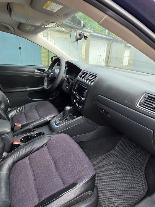 Volkswagen Jetta 2011