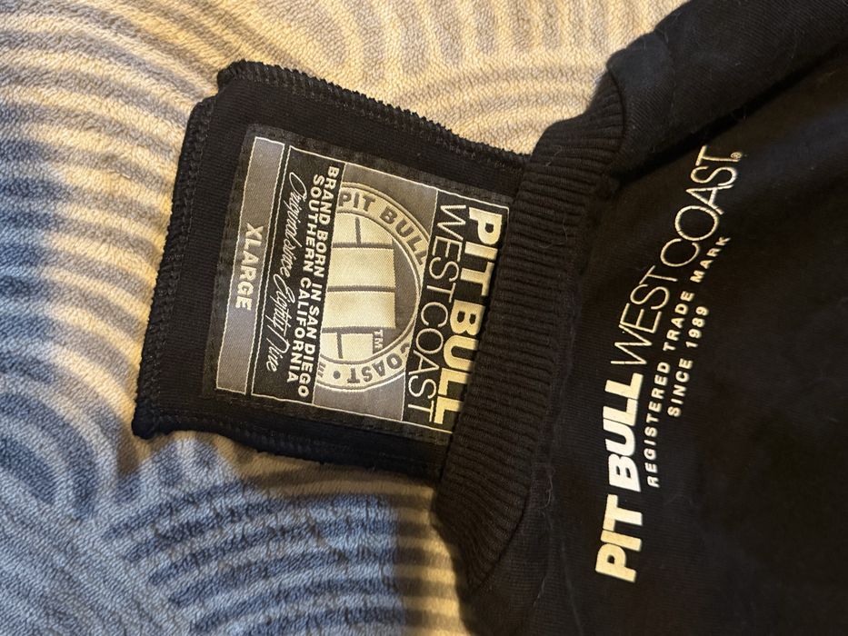 Bluza pit bull west coast , stan bdb .  rękawy z otworami na kciuki w mankietach.