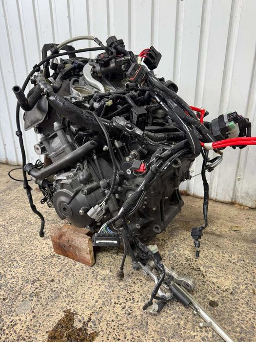 Двигун мотор на Yamaha MT 10