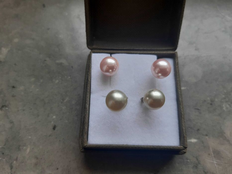 2 pares brincos pérolas e prata, nunca usados