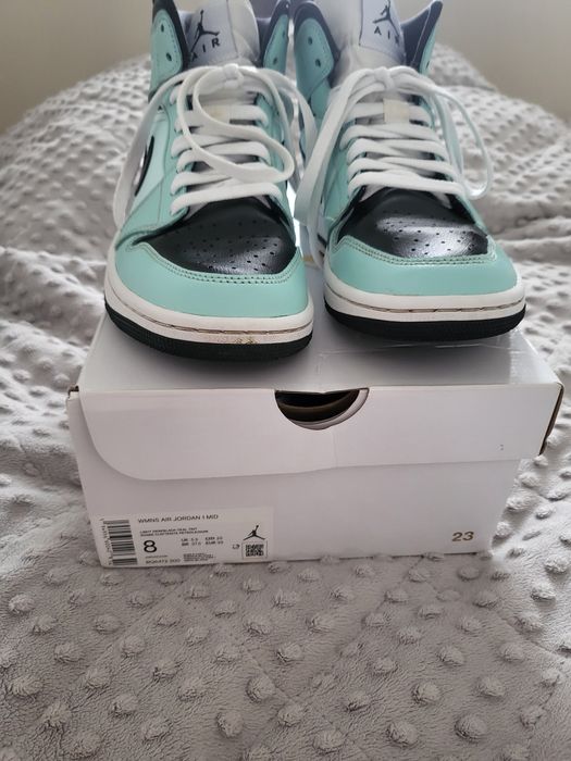 Jordan air WMNS 1 MID