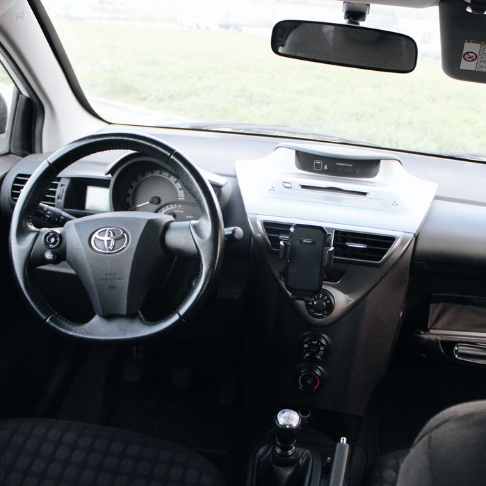 Vendo Toyota IQ 1.4 D-4D (90cv) de 10/2009