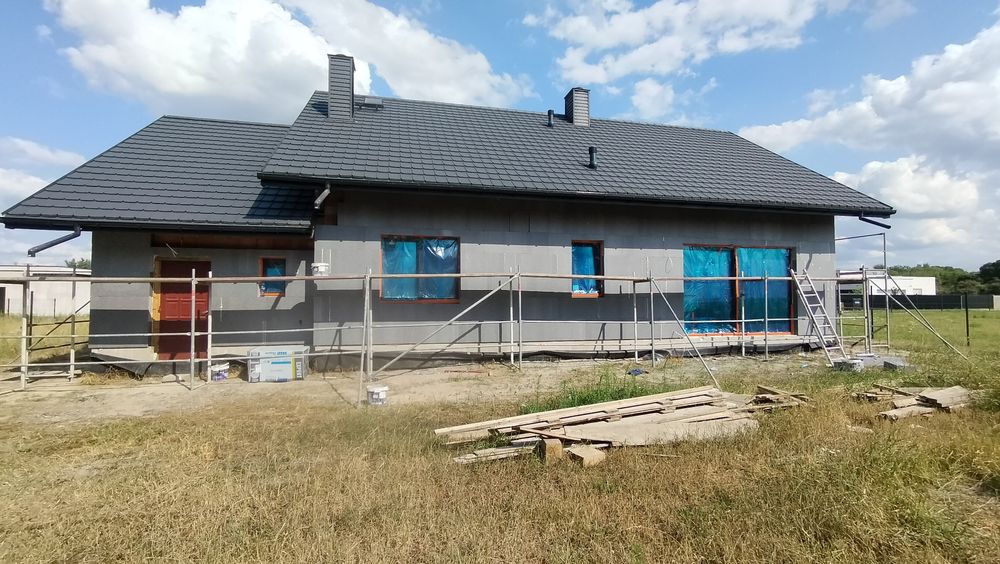 Elewacje docieplenia tynki natryskowe podbitki dachowe