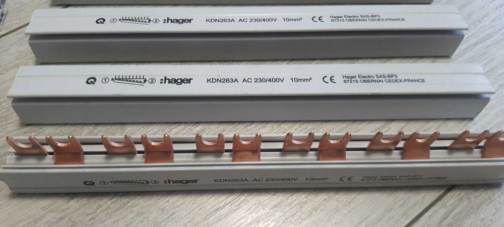 Тримач з клемами Hager VZ464 та фазні шини KDN163/263/363А