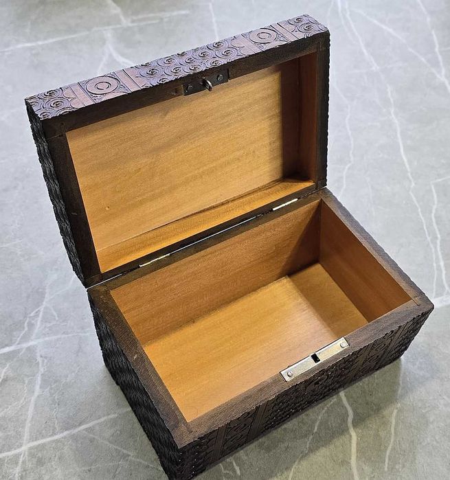 Drewniana szkatułka
