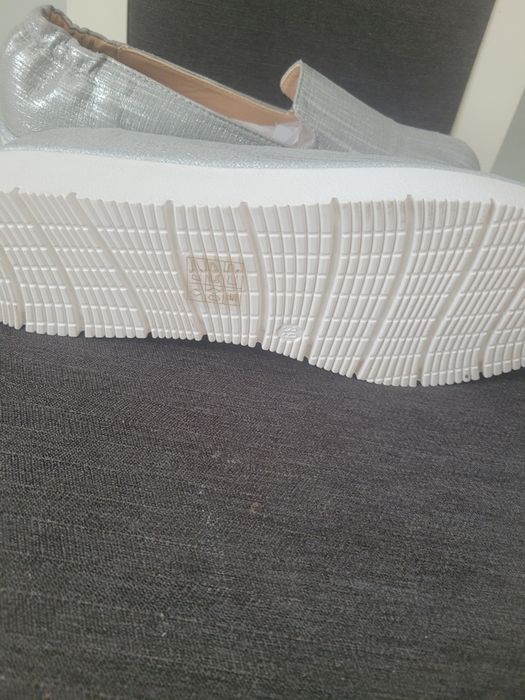 Buty nowe srebne Balada 39