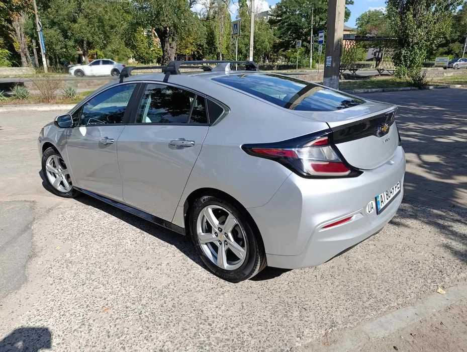 Chevrolet Volt II PHEV Шевроле Вольт 2 плагін гібрид 2018 року