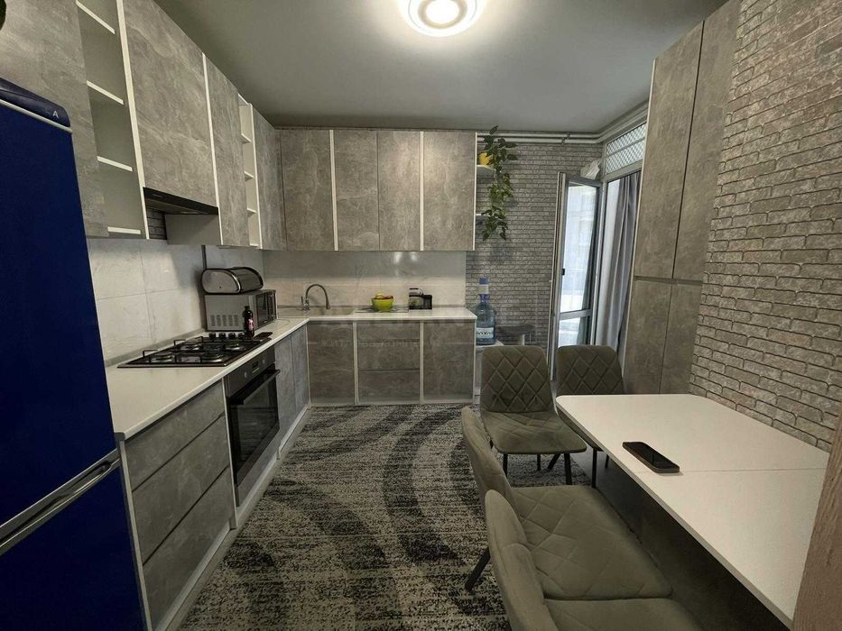 Цікава 3кімнатна квартира в низькоповерховому будинку