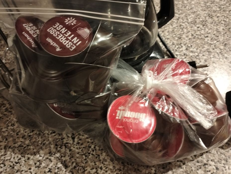 Cápsulas Dolce Gusto & Marca Auchan & Suporte.