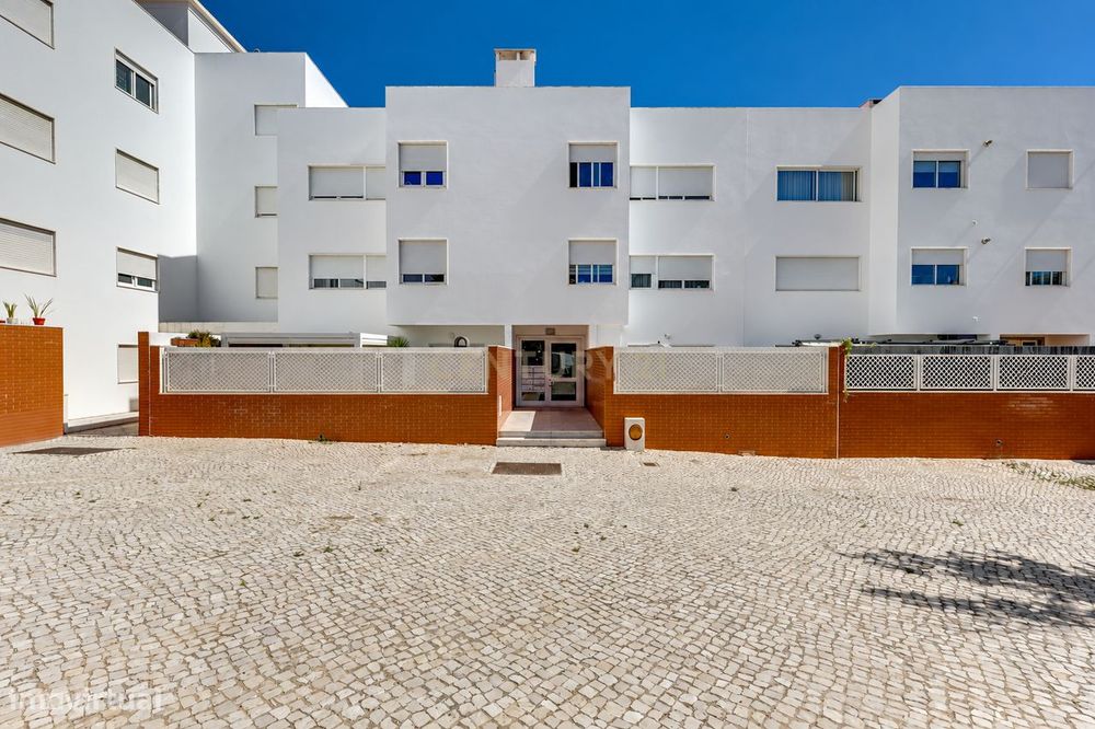 T1 de 120m² remodelado | 2 Terraços | 2 Boxes | Carcavelos