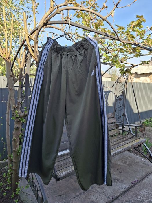 Мега широкі спортивні штани adidas