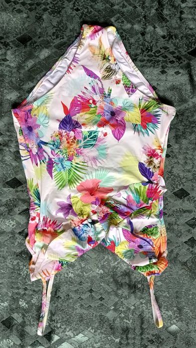 Гарний купальник в новому стані