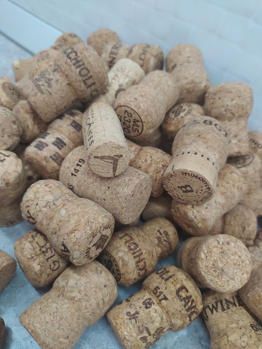 Пробки от вина и шампанского б/в