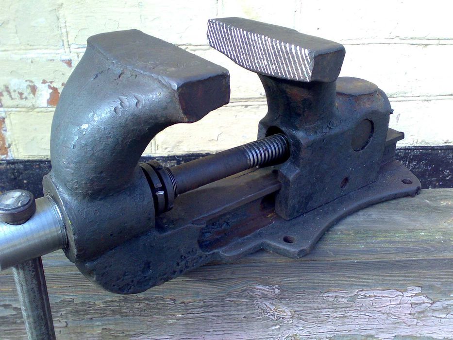 Тиски стальные 150 мм.Heller 30кг.50-60х годов.