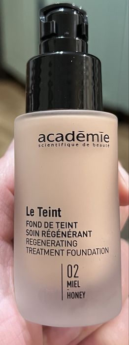 Продам тональну основу Academie французька професійна косметика.