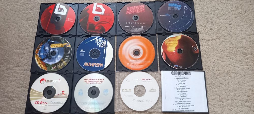 Диски CD-формат. Может кому-то в машину???