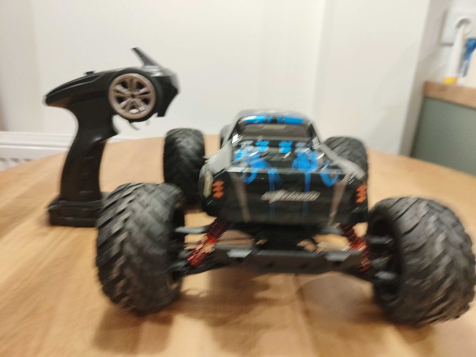 Samochód zdalnie sterowany 1:12 2WD w bardzo dobrym stanie .