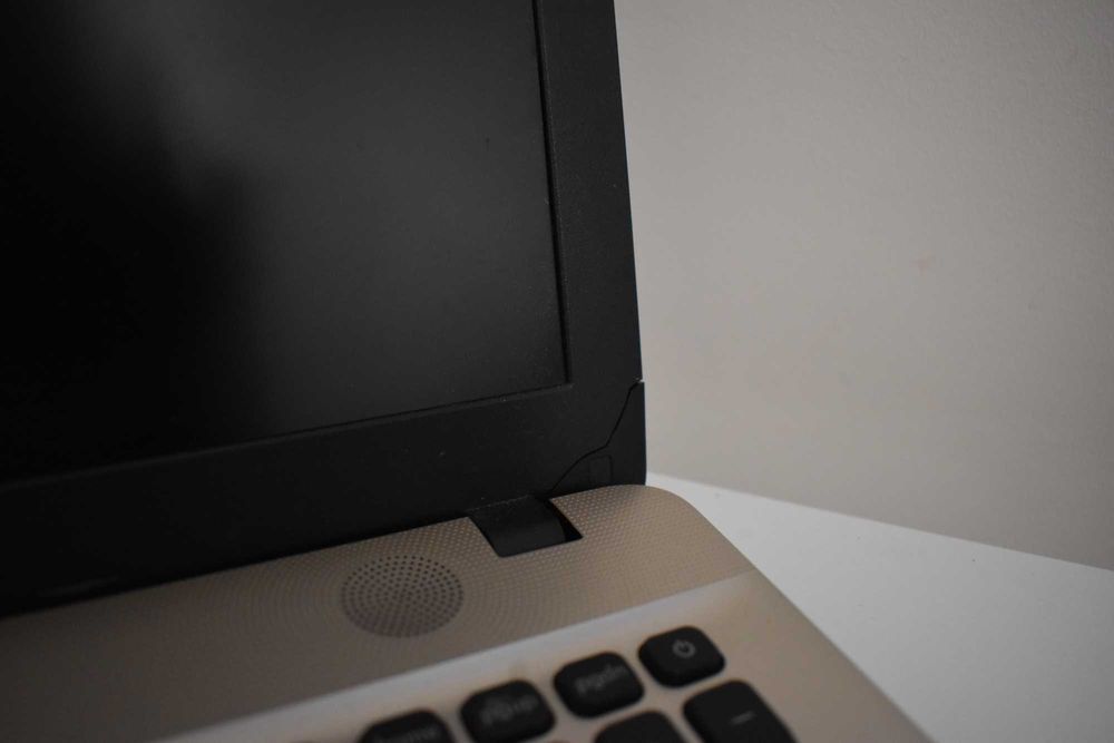 Laptop Asus R541u i3 8gen/4 GB RAM/SSD 256 GB