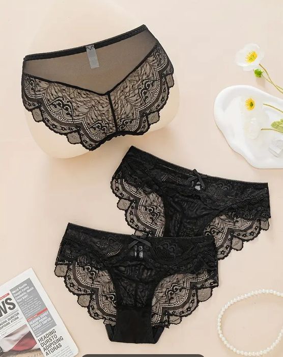 Czarne, koronkowe majtki