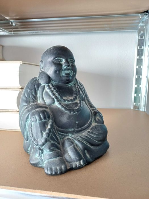 Estatueta de Buda em cerâmica