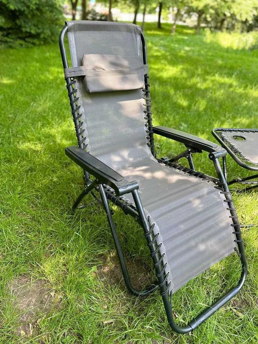 Кресло шезлонги  2 штук + столик