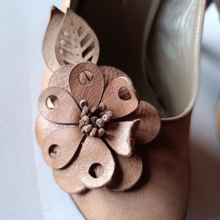 Sapatos compensados em camel em pele n38 novos
