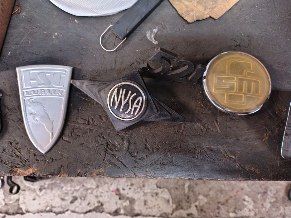 Oryginalne emblematy Prl