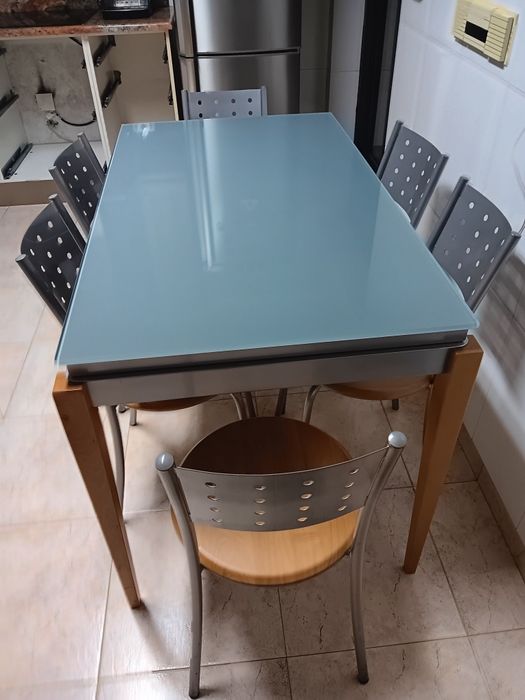 Mesa cozinha e cadeiras