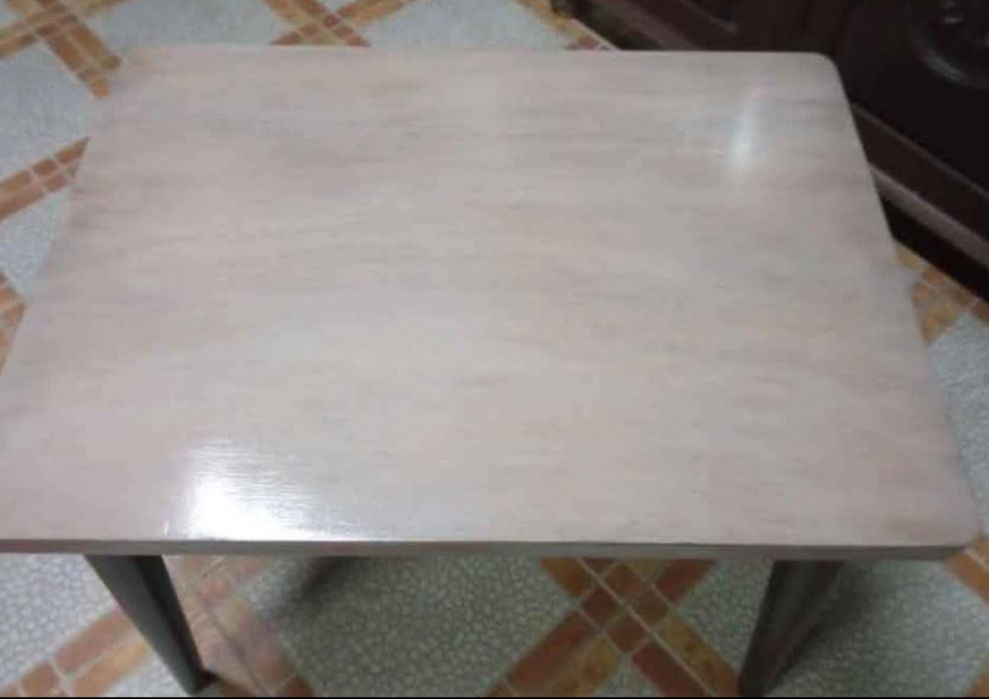 Vendo Mesa de Madeira Pintada
