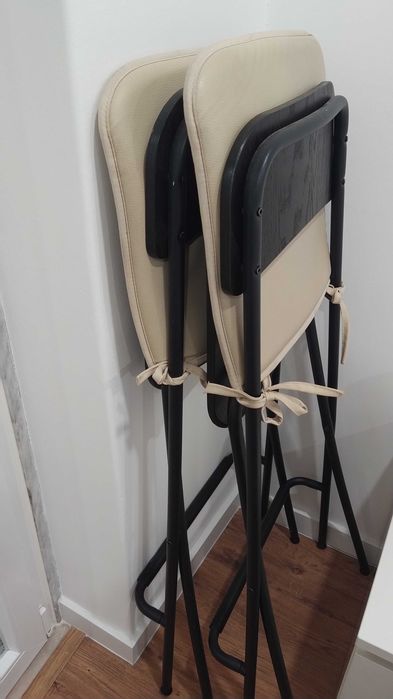 Máquina de lavar roupa, bancos para bancada e móvel em pedra