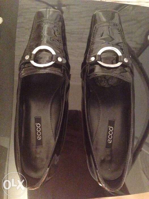 Срочно! Новые кожаные туфли ecco 39р