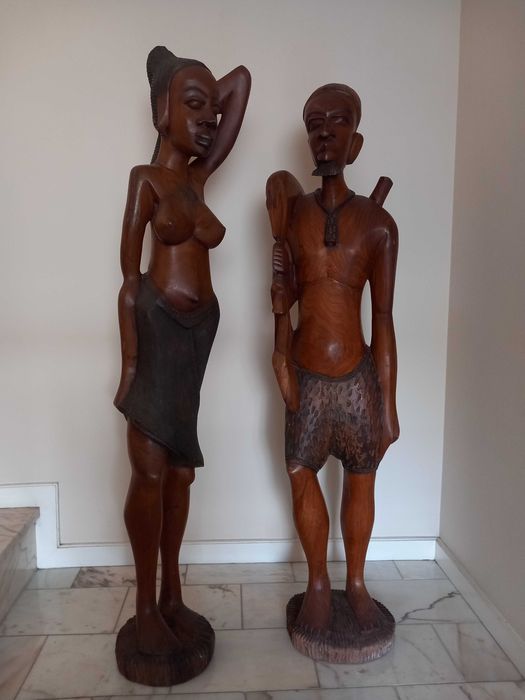 Artesanato africano - estátuas madeira maciça