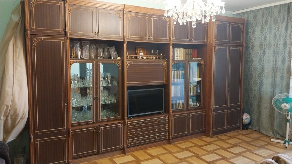 Стінка у вітальню