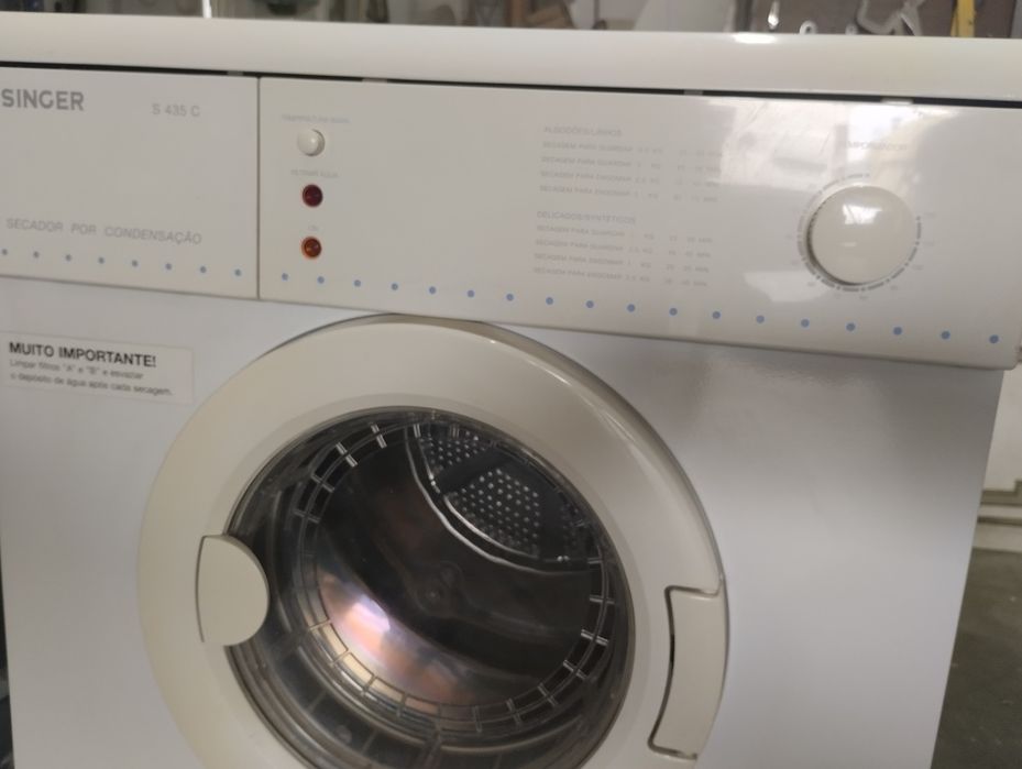 Máquina de secar roupa
