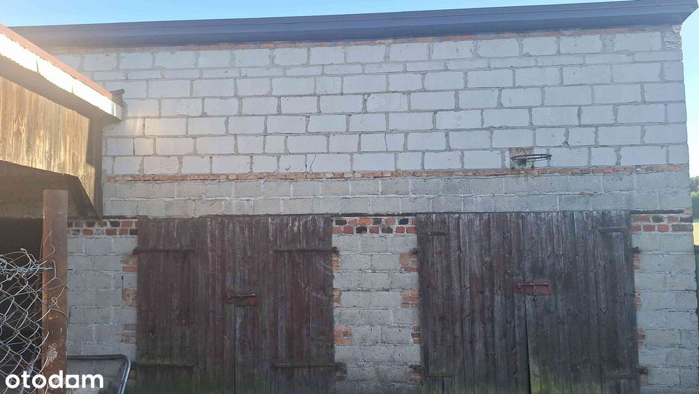 Dom parterowy z garażem budynkami gospodarczymi w spokojnej wsi - Więcej
