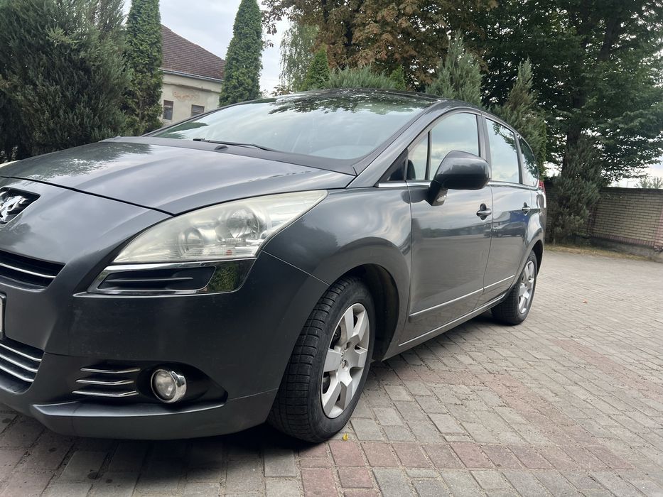 Peugeot 5008, 2011 рік