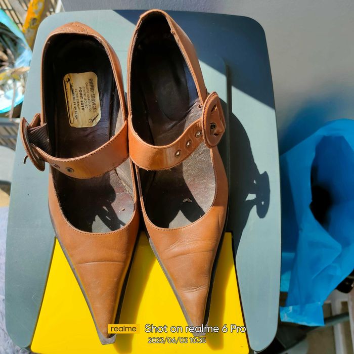 Sapatos usados de senhora