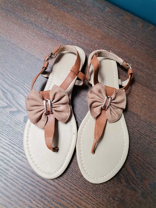 brązowe sandałki, japonki, kokardka