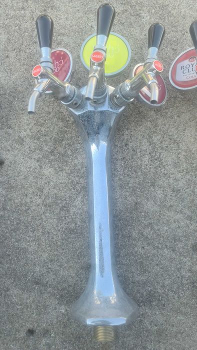 torre de cerveja em cerâmica