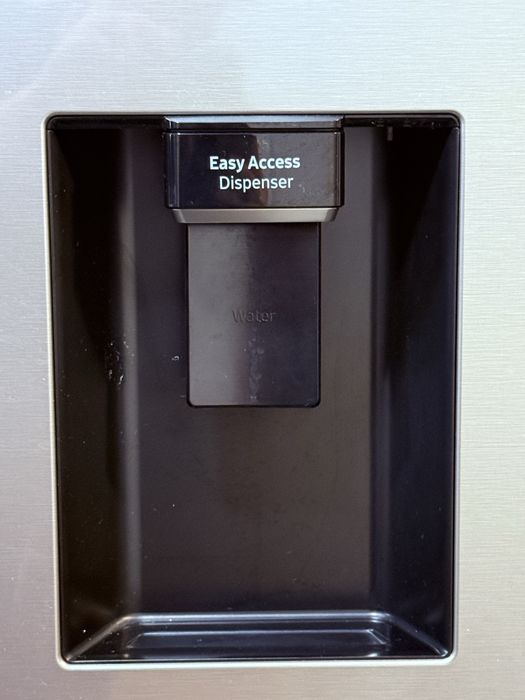 Frigorífico Samsung No Frost com Dispensador de Água — Excelente Estado