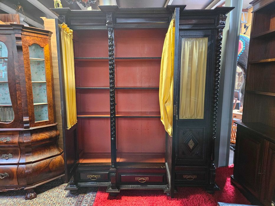 Livreiro antigo em madeira maciça - óptimo estado geral