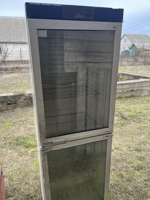 Вітрина холодильна (холодильник)