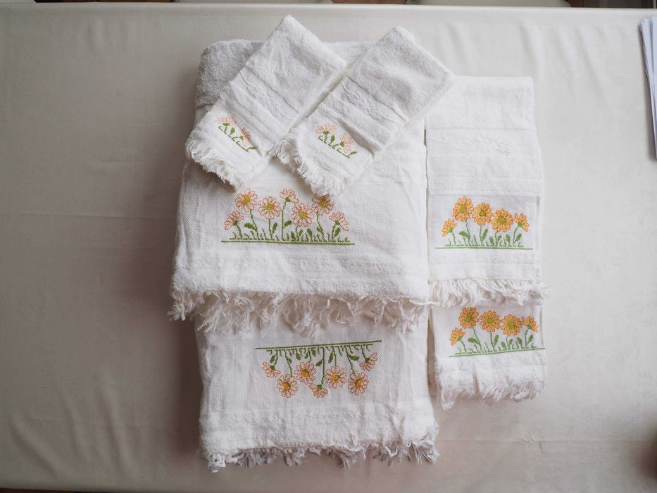 Conjunto de toalhas de algodão 100% bordadas à mão laranja