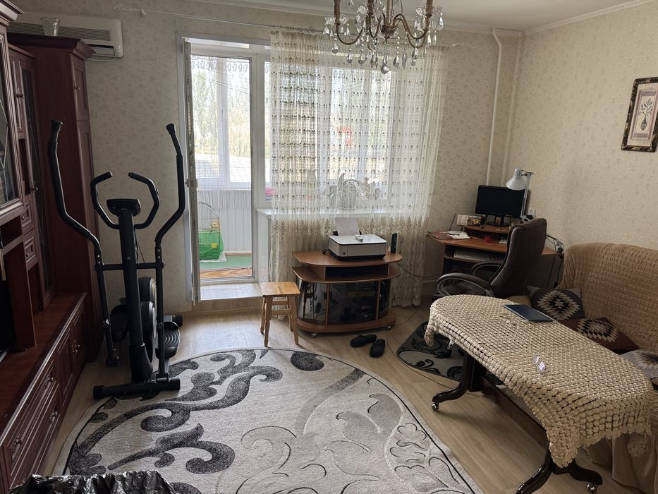 Трехкомнатная квартира на 40 лет в кирпичном доме. От хозяина