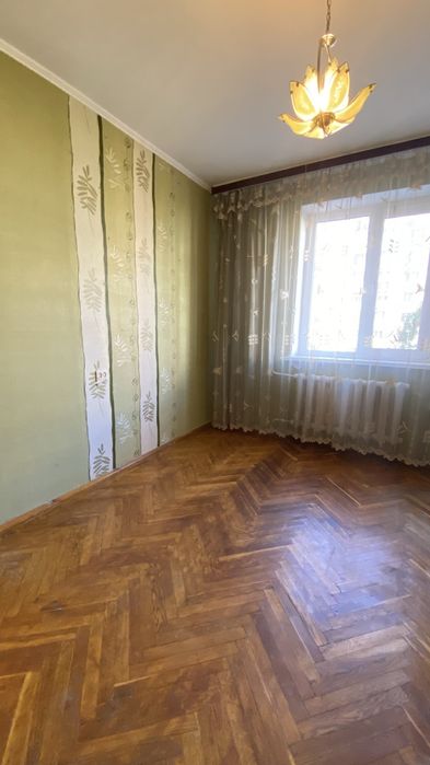 Продам 3 кімнатну квартиру( початок пр-т Миру )